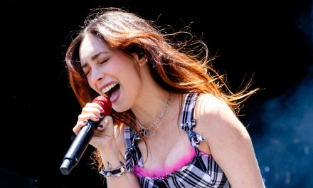 LØLØ at Vans Warped Tour Long Beach – Live Photos