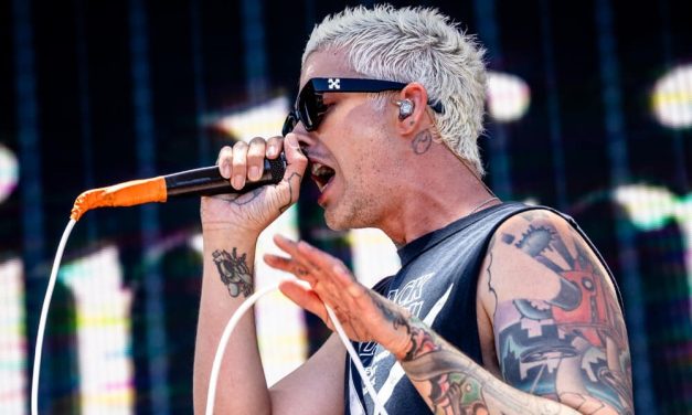 Girlfriends at Vans Warped Tour Long Beach – Live Photos
