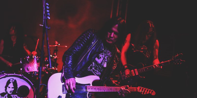 Bob Dee with Petro Drop Explosive New Single “Walls Come Down” via AMG/UNIVERSAL Records – Out Now!