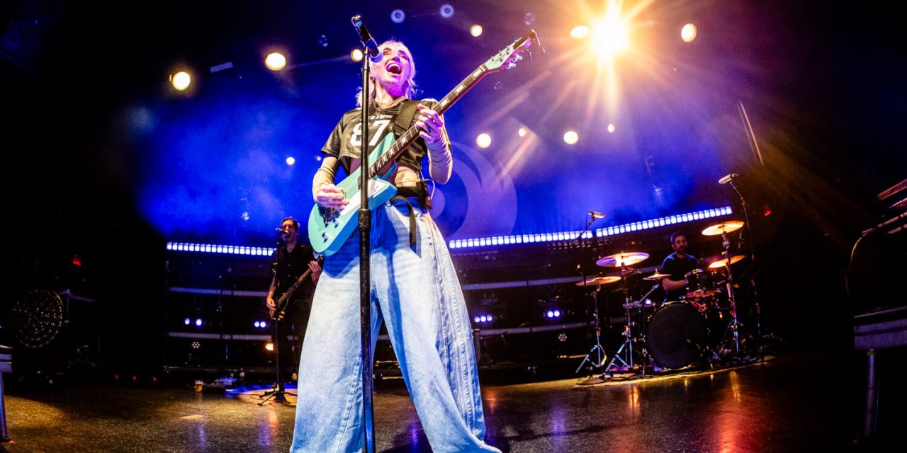 Lights at the El Rey Theater – Live Photos