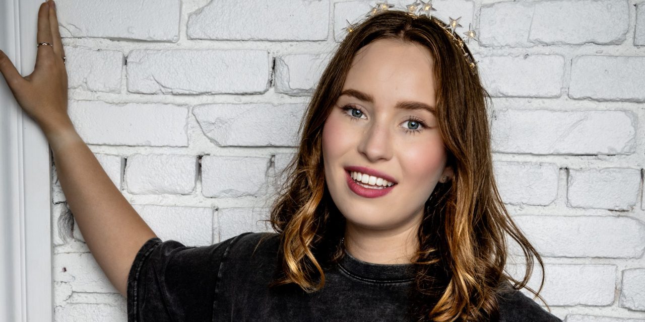 Gorgeous Girls, Free Therapy, and the American Dream: A Conversation with Jules!