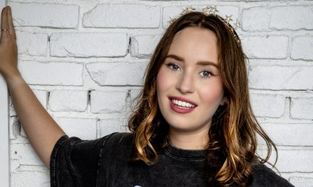 Gorgeous Girls, Free Therapy, and the American Dream: A Conversation with Jules!